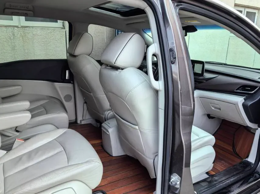 2020 Buick GL8 2.0T 237HP L4 9AT,autocango,china used car exporter,china ev exporter,chinese used car exporter,chinese used ev exporter