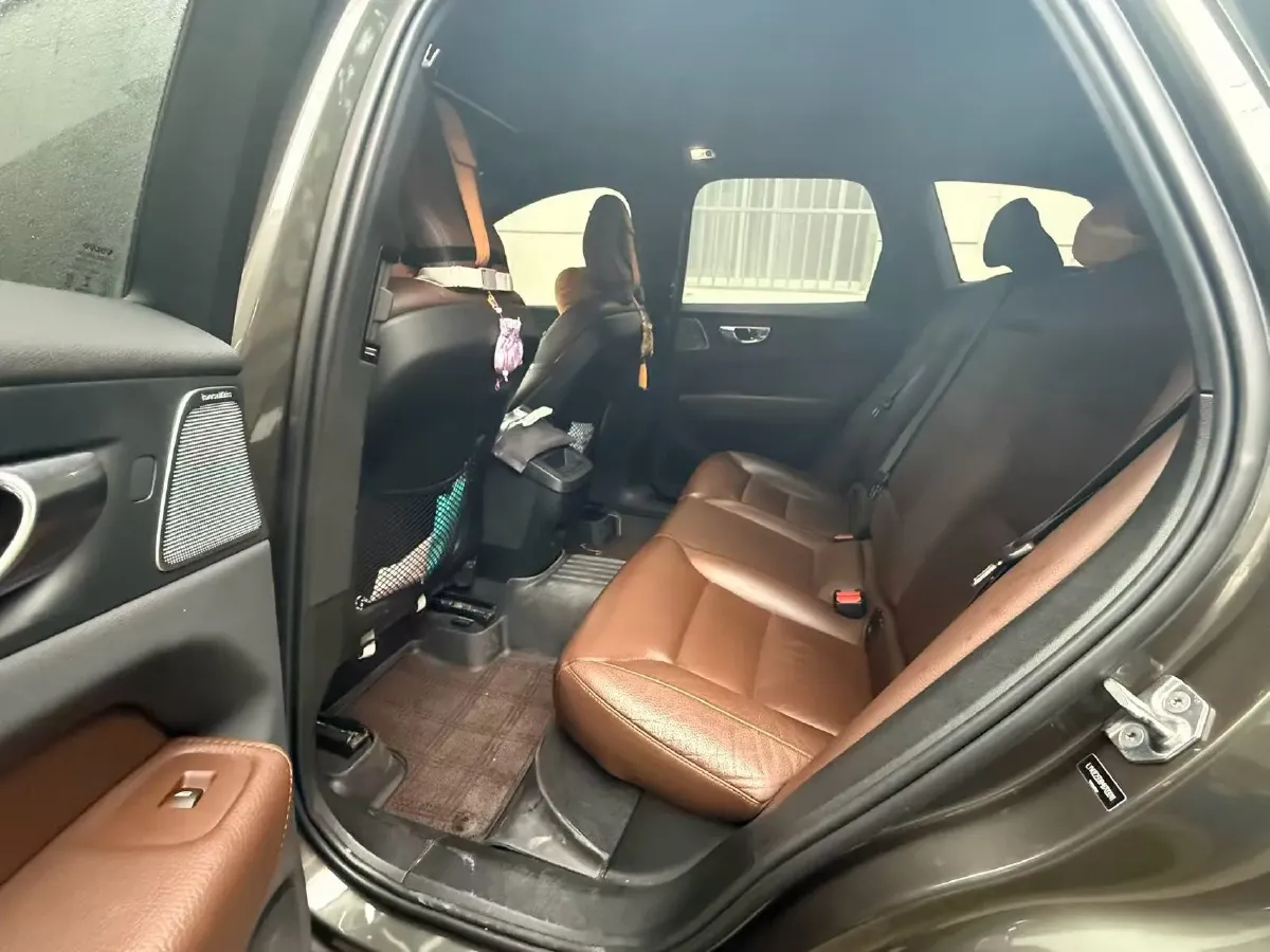 2021 Volvo XC60 2.0T 250HP L4 8AT,autocango,china used car exporter,china ev exporter,chinese used car exporter,chinese used ev exporter