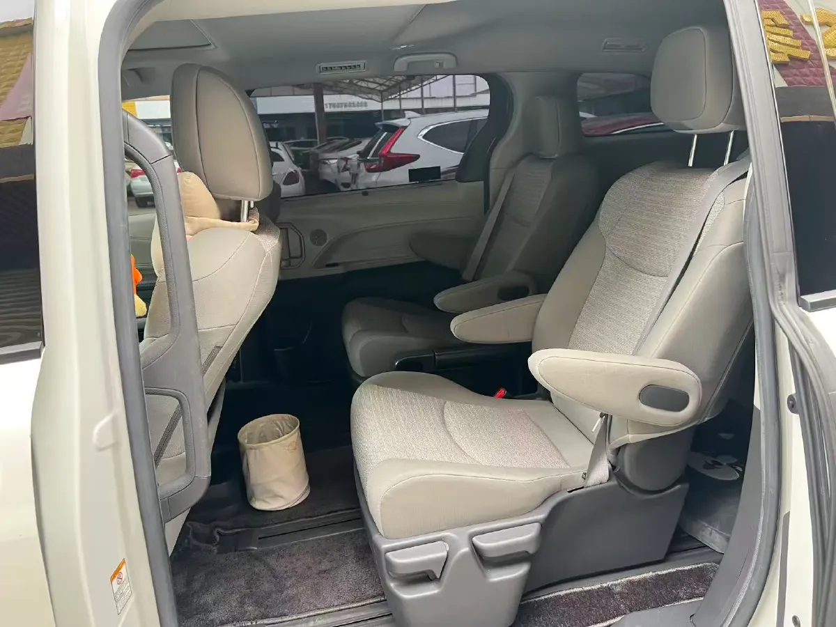 2023 Toyota Sienna 2.5L 189HP L4 E-CVT Hybrid,autocango,china used car exporter,china ev exporter,chinese used car exporter,chinese used ev exporter