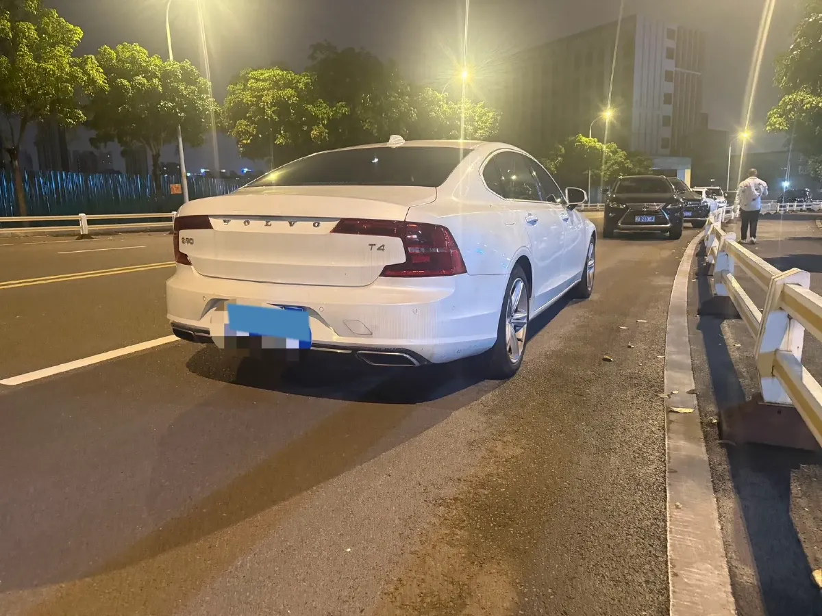2018 Volvo S90 2.0T 190HP L4 8AT,autocango,china used car exporter,china ev exporter,chinese used car exporter,chinese used ev exporter