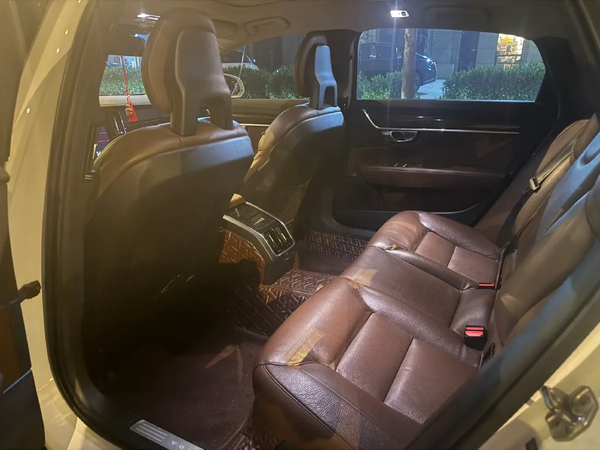 2018 Volvo S90 2.0T 190HP L4 8AT,autocango,china used car exporter,china ev exporter,chinese used car exporter,chinese used ev exporter