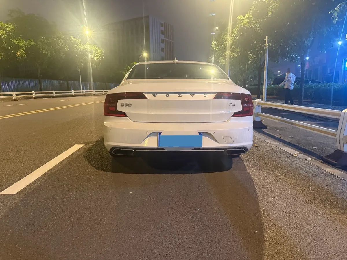 2018 Volvo S90 2.0T 190HP L4 8AT,autocango,china used car exporter,china ev exporter,chinese used car exporter,chinese used ev exporter