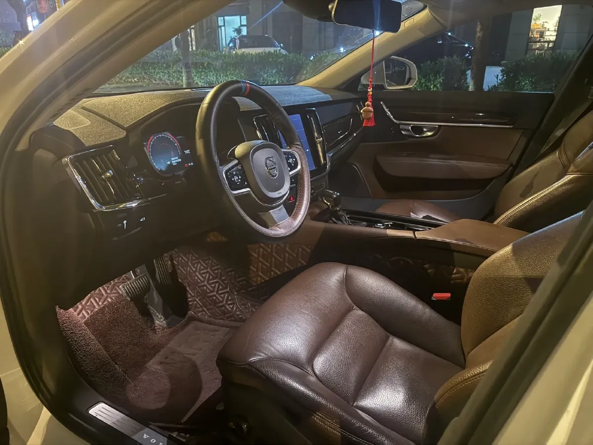 2018 Volvo S90 2.0T 190HP L4 8AT,autocango,china used car exporter,china ev exporter,chinese used car exporter,chinese used ev exporter