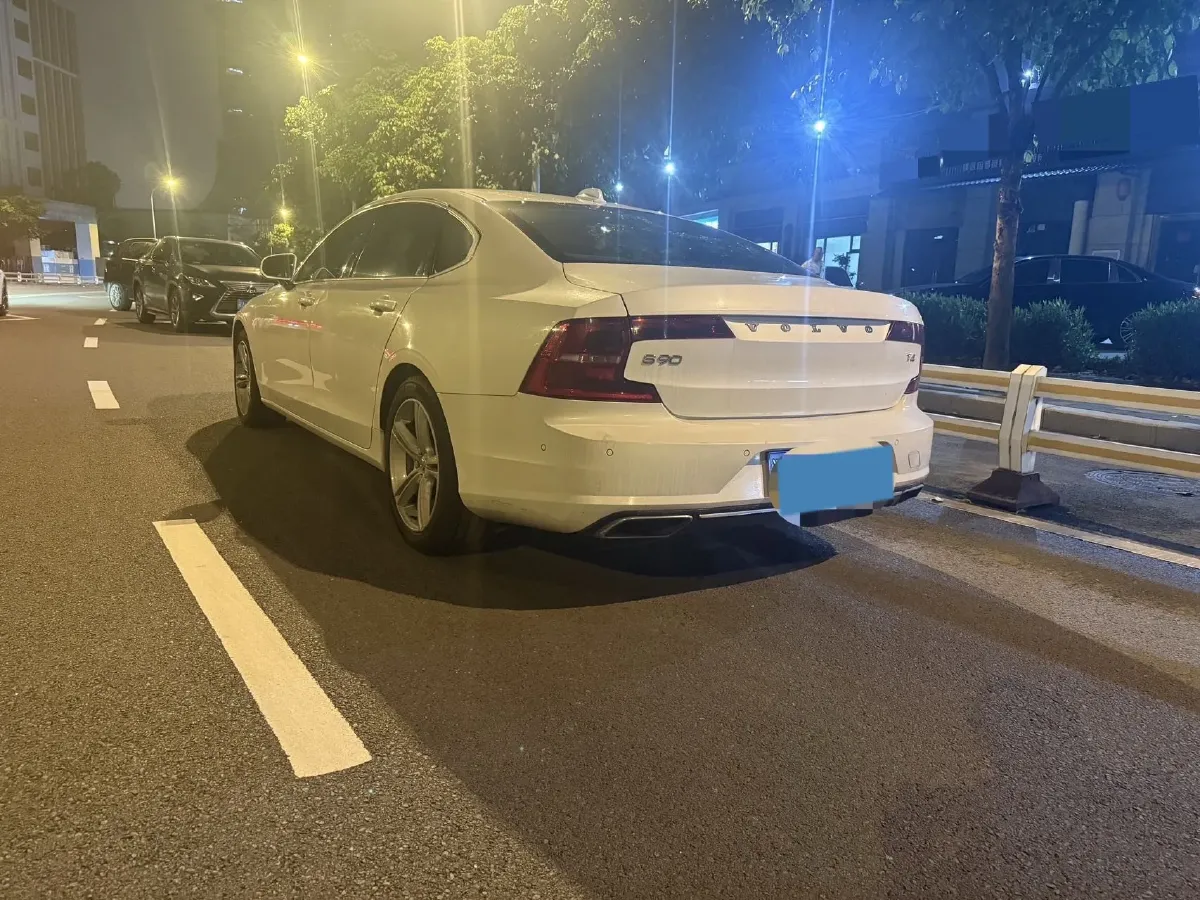 2018 Volvo S90 2.0T 190HP L4 8AT,autocango,china used car exporter,china ev exporter,chinese used car exporter,chinese used ev exporter