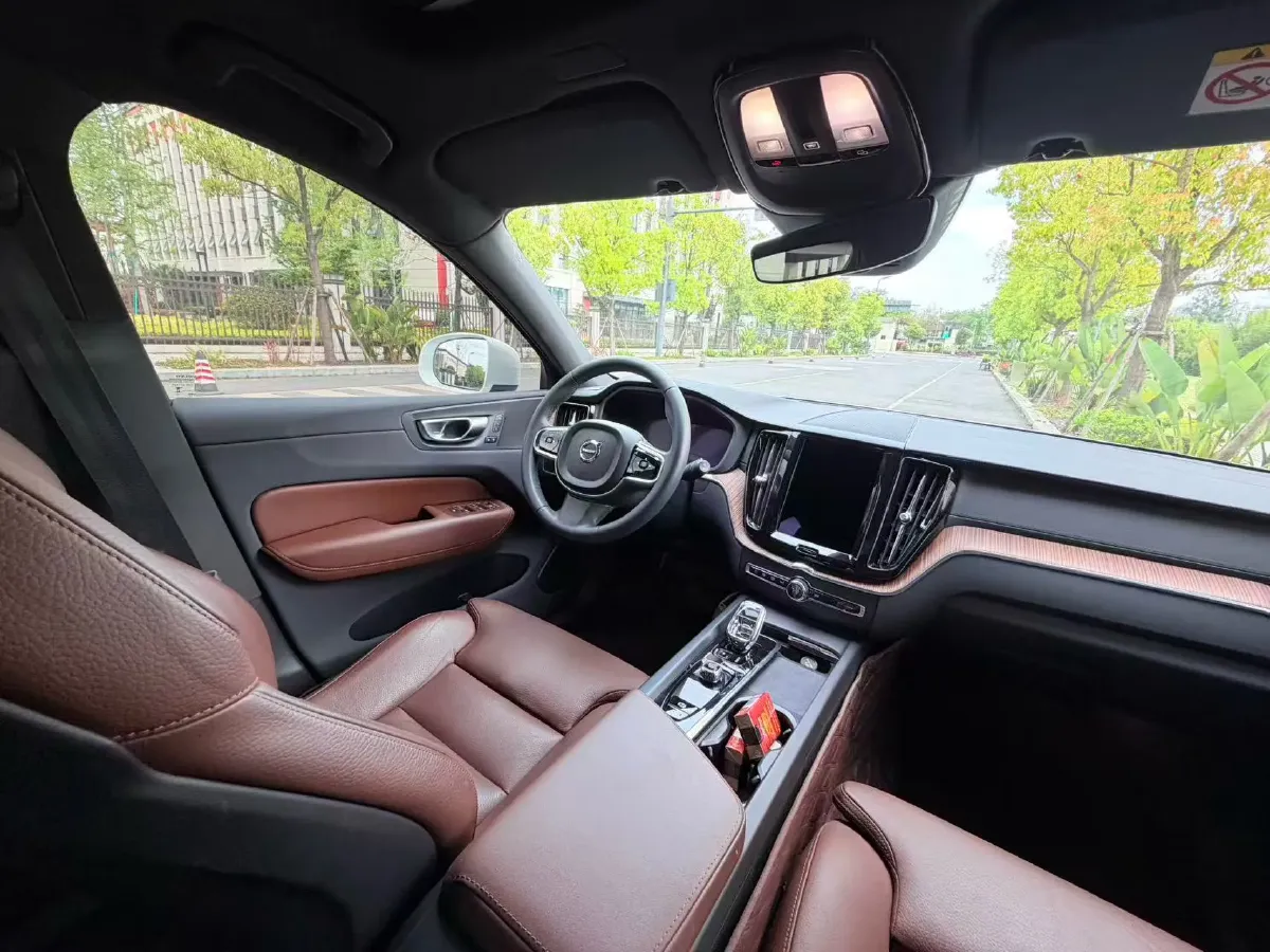 2023 Volvo XC60 2.0T 250HP L4 8AT,autocango,china used car exporter,china ev exporter,chinese used car exporter,chinese used ev exporter