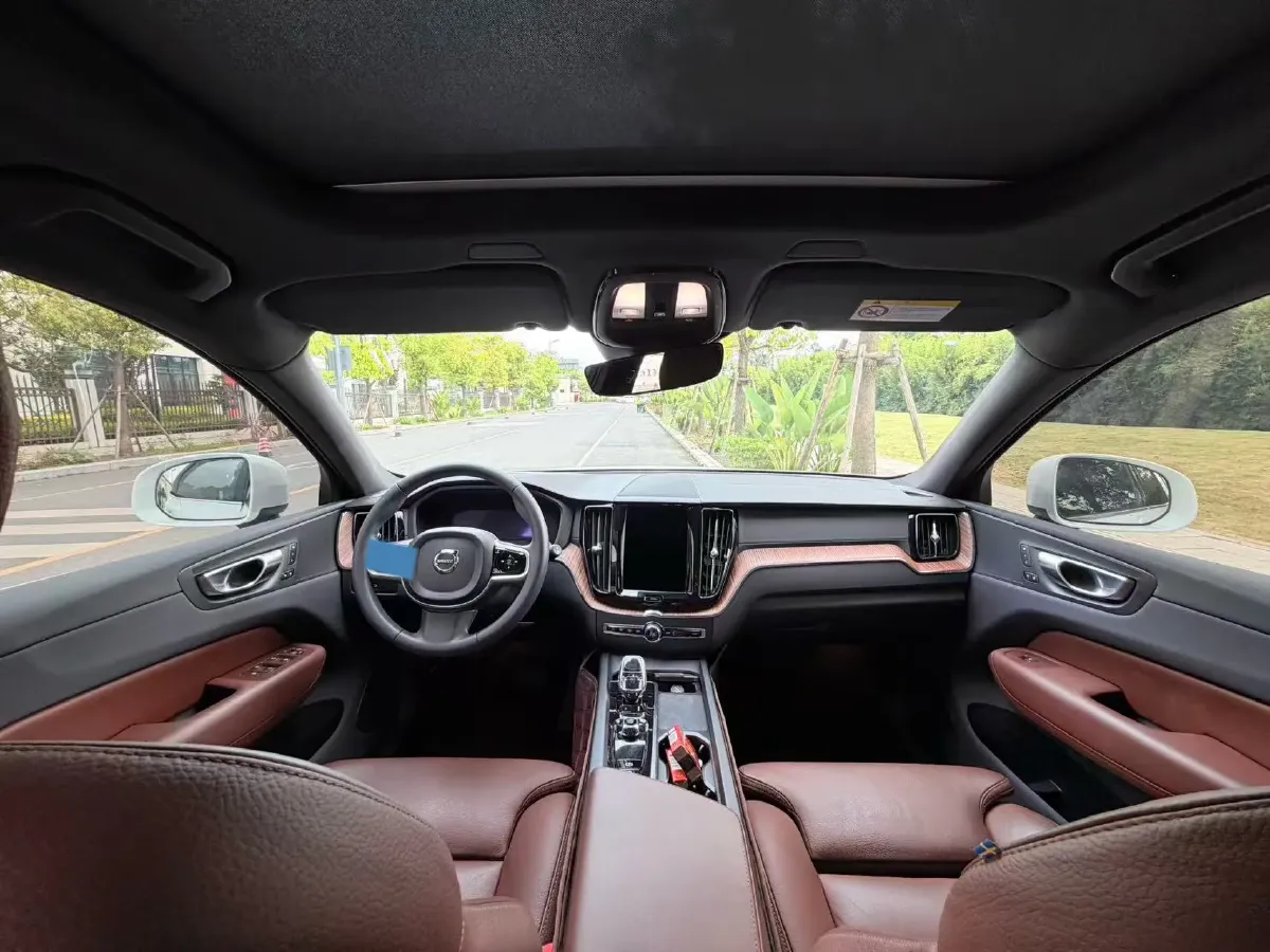 2023 Volvo XC60 2.0T 250HP L4 8AT,autocango,china used car exporter,china ev exporter,chinese used car exporter,chinese used ev exporter