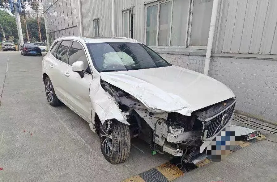 2023 Volvo XC60 2.0T 250HP L4 8AT,autocango,china used car exporter,china ev exporter,chinese used car exporter,chinese used ev exporter