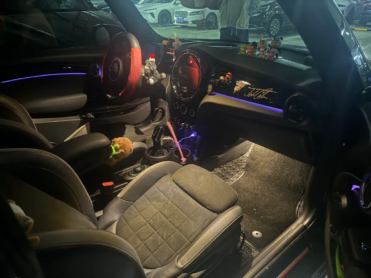 2022 MINI JCW 2.0T 231HP L4 8AT,autocango,china used car exporter,china ev exporter,chinese used car exporter,chinese used ev exporter