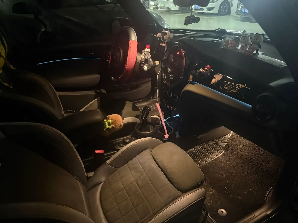 2022 MINI JCW 2.0T 231HP L4 8AT,autocango,china used car exporter,china ev exporter,chinese used car exporter,chinese used ev exporter