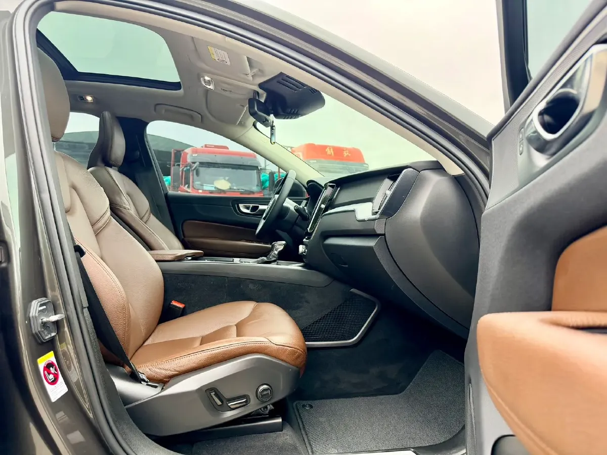 2020 Volvo XC60 2.0T 254HP L4 8AT,autocango,china used car exporter,china ev exporter,chinese used car exporter,chinese used ev exporter