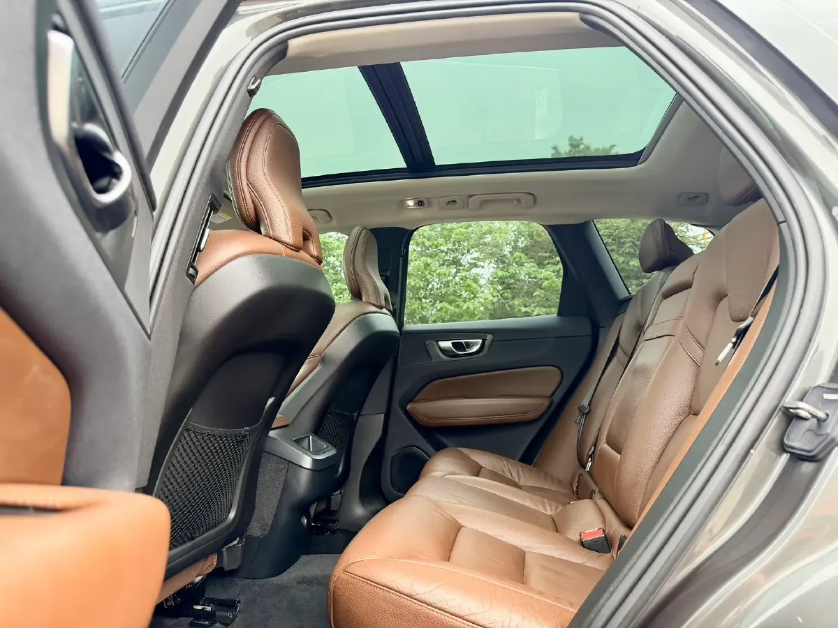 2020 Volvo XC60 2.0T 254HP L4 8AT,autocango,china used car exporter,china ev exporter,chinese used car exporter,chinese used ev exporter