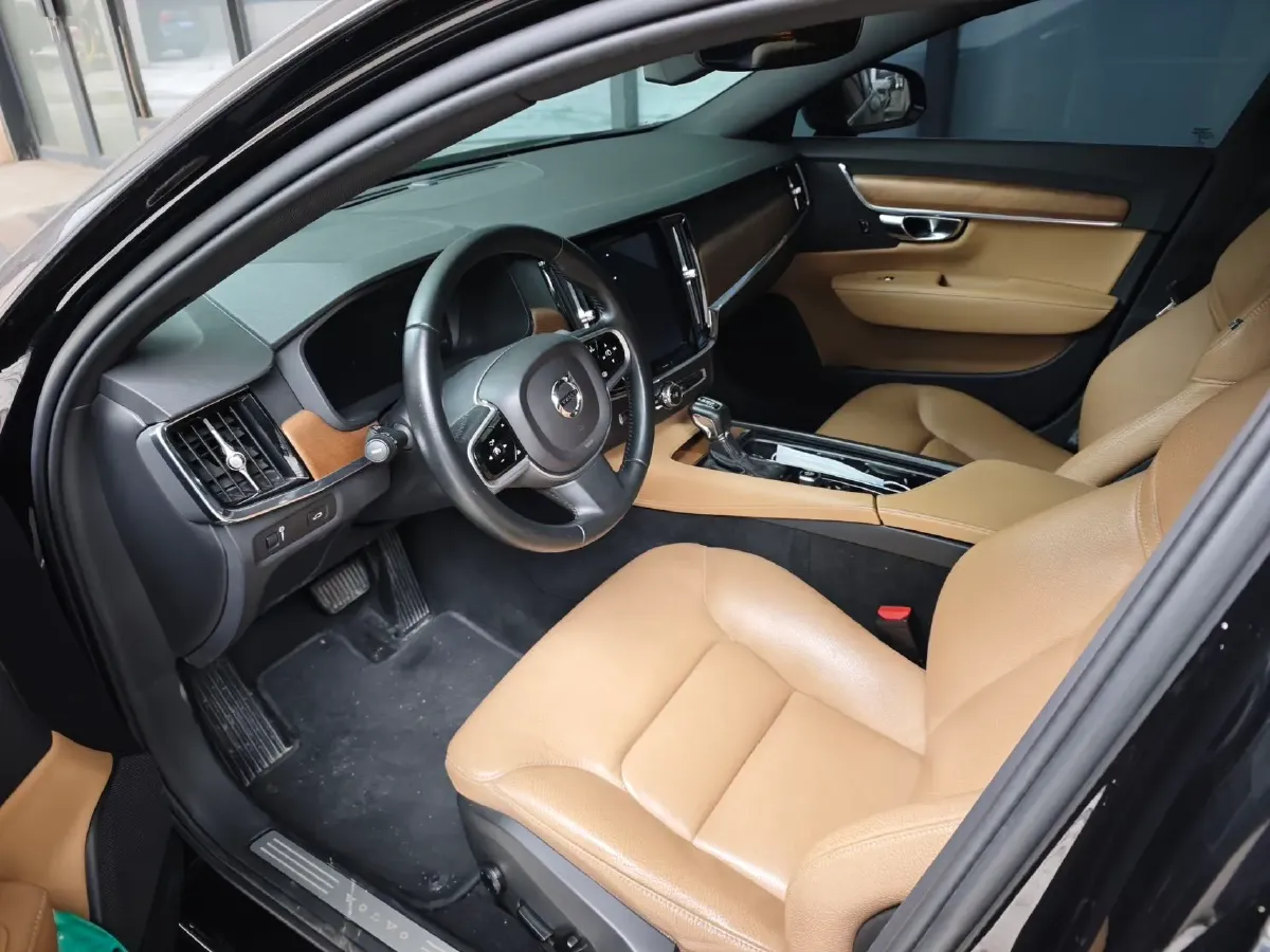 2019 Infiniti Q70 2.0T 211HP L4 7AT,autocango,china used car exporter,china ev exporter,chinese used car exporter,chinese used ev exporter