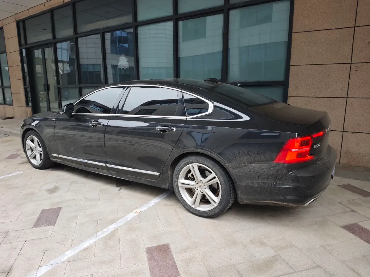 2019 Infiniti Q70 2.0T 211HP L4 7AT,autocango,china used car exporter,china ev exporter,chinese used car exporter,chinese used ev exporter