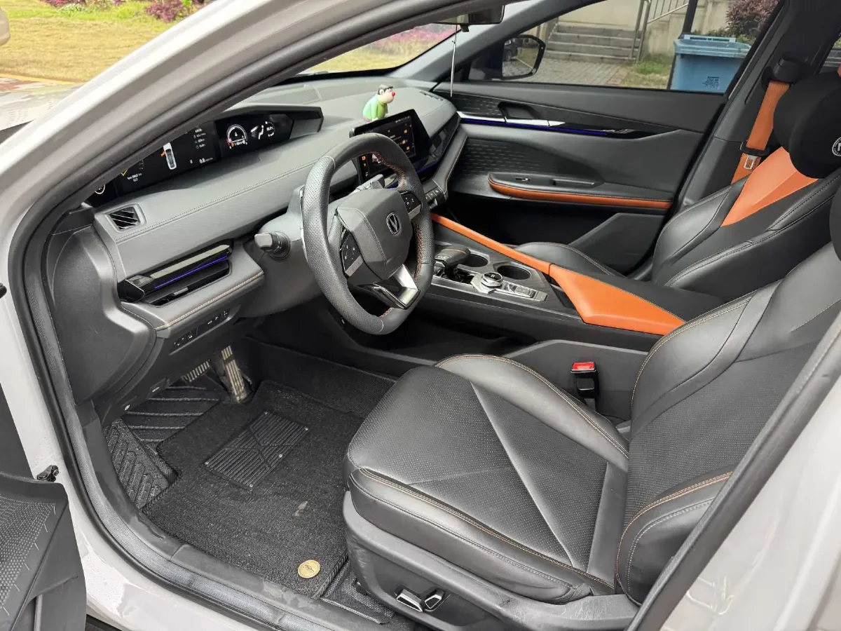 2022 ChangAn UNI-V 1.5T 188HP L4 7DCT,autocango,china used car exporter,china ev exporter,chinese used car exporter,chinese used ev exporter