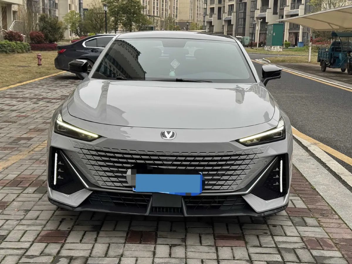 2022 ChangAn UNI-V 1.5T 188HP L4 7DCT,autocango,china used car exporter,china ev exporter,chinese used car exporter,chinese used ev exporter