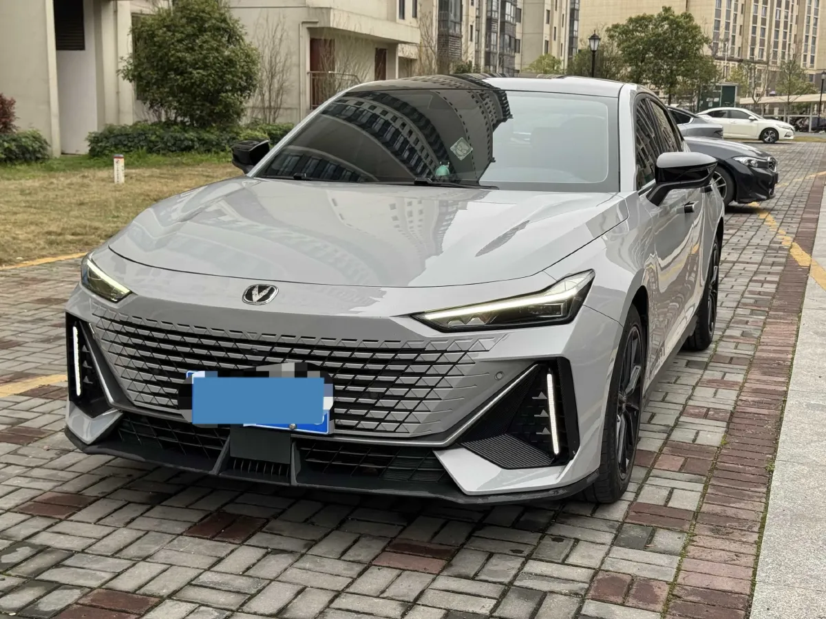 2022 ChangAn UNI-V 1.5T 188HP L4 7DCT,autocango,china used car exporter,china ev exporter,chinese used car exporter,chinese used ev exporter