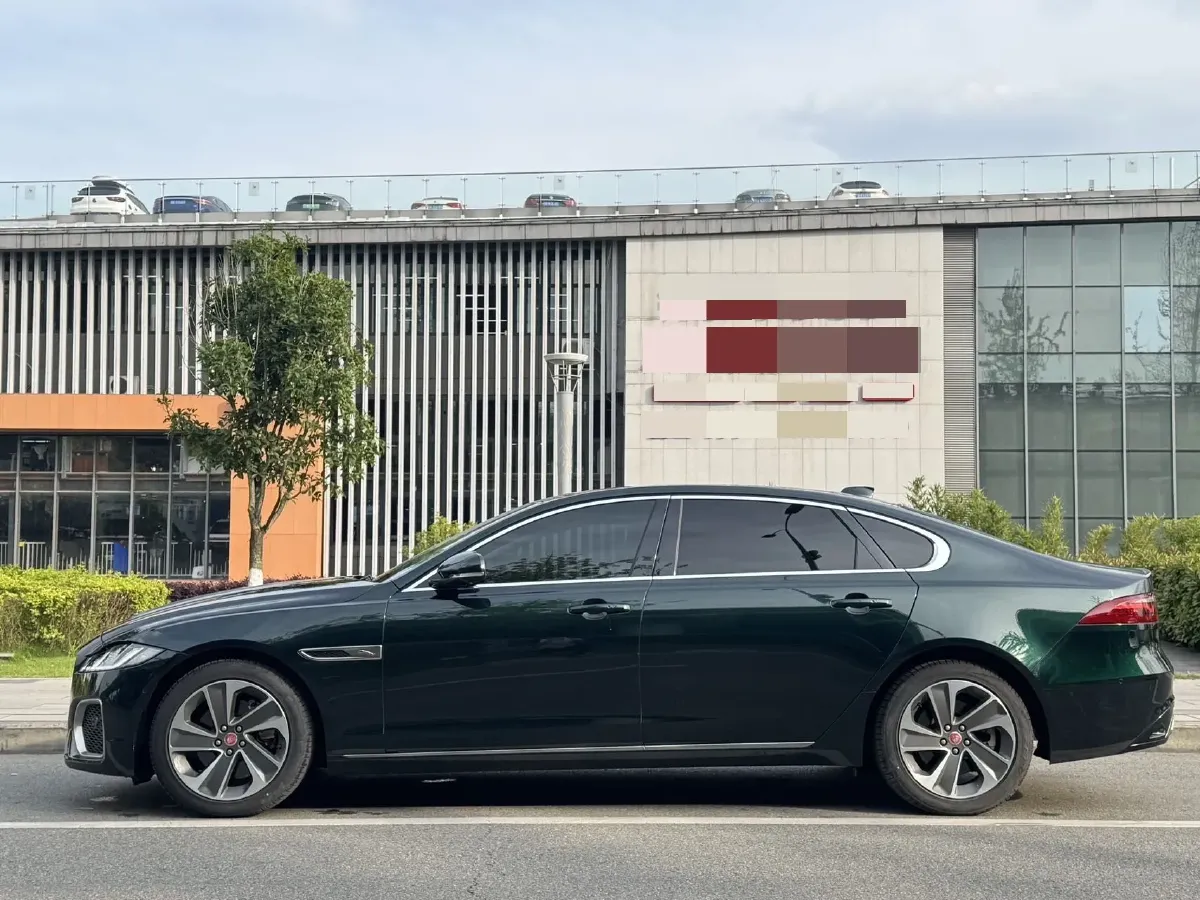 2022 Jaguar XFL 2.0T 200HP L4 8AT,autocango,china used car exporter,china ev exporter,chinese used car exporter,chinese used ev exporter