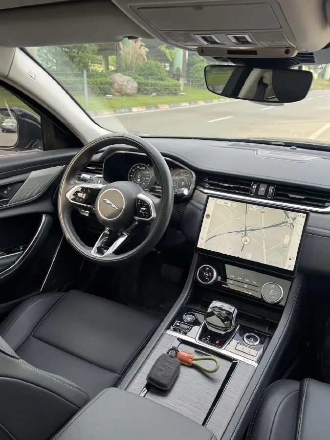 2022 Jaguar XFL 2.0T 200HP L4 8AT,autocango,china used car exporter,china ev exporter,chinese used car exporter,chinese used ev exporter