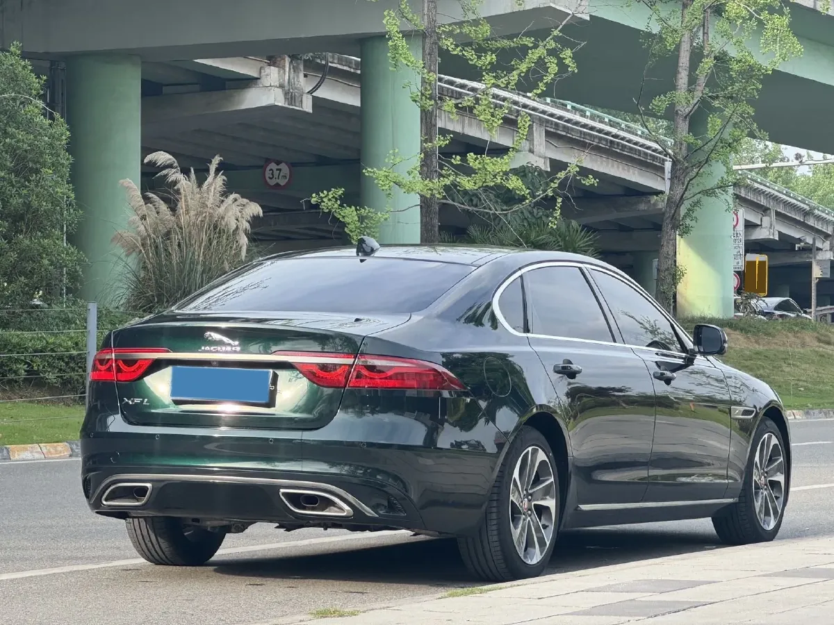 2022 Jaguar XFL 2.0T 200HP L4 8AT,autocango,china used car exporter,china ev exporter,chinese used car exporter,chinese used ev exporter