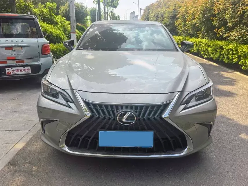 2023 Lexus ES 2.5L 204HP L4 8AT,autocango,china used car exporter,china ev exporter,chinese used car exporter,chinese used ev exporter