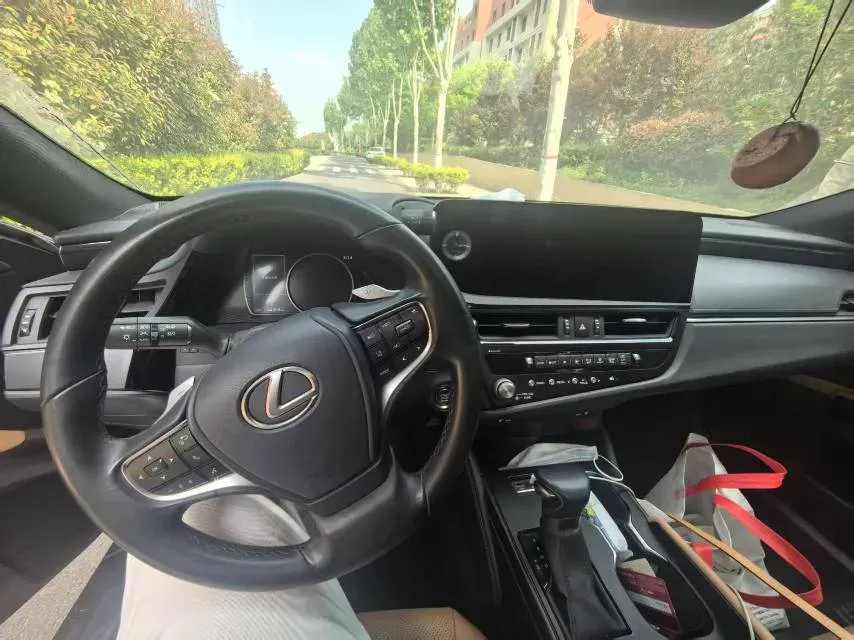 2023 Lexus ES 2.5L 204HP L4 8AT,autocango,china used car exporter,china ev exporter,chinese used car exporter,chinese used ev exporter