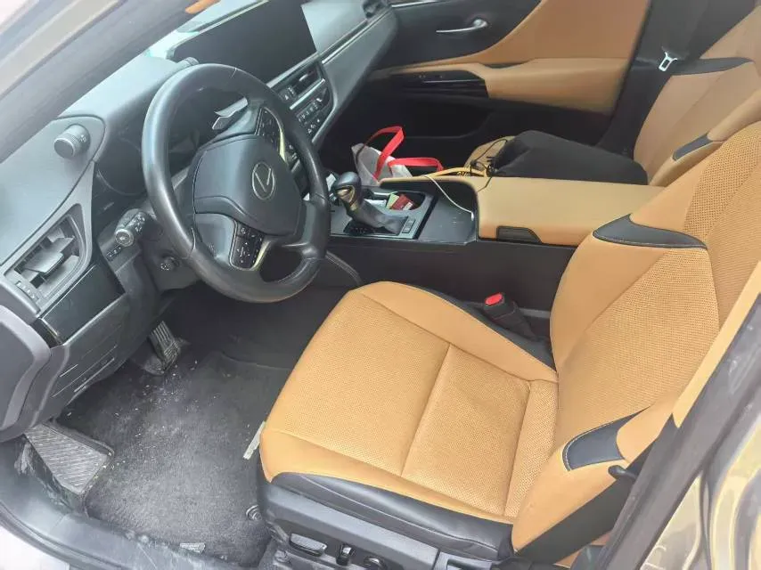 2023 Lexus ES 2.5L 204HP L4 8AT,autocango,china used car exporter,china ev exporter,chinese used car exporter,chinese used ev exporter