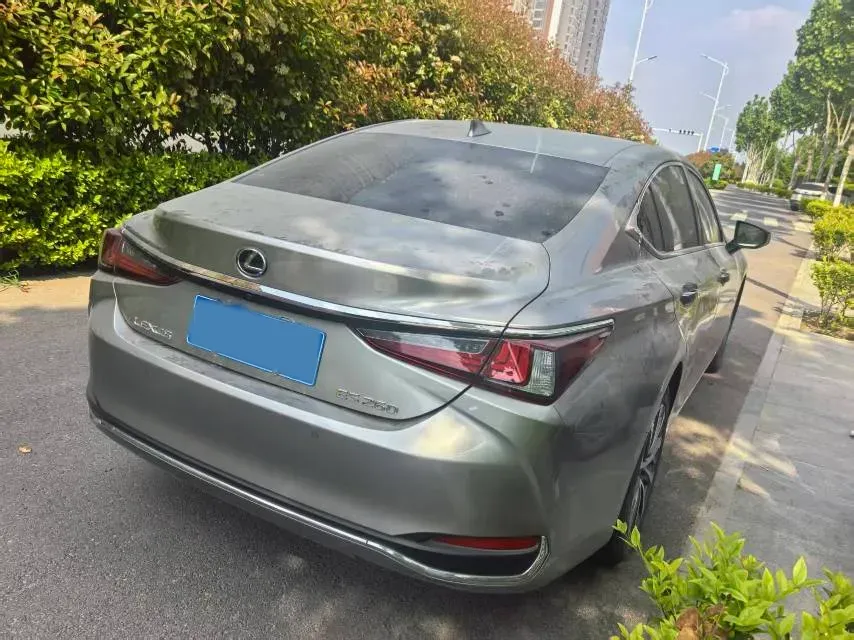 2023 Lexus ES 2.5L 204HP L4 8AT,autocango,china used car exporter,china ev exporter,chinese used car exporter,chinese used ev exporter