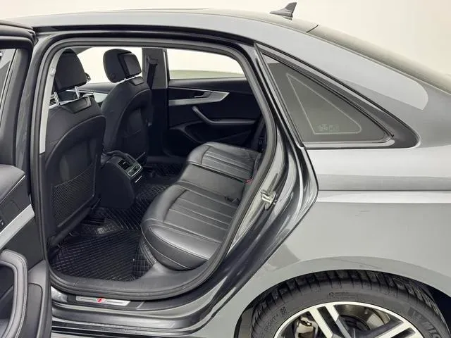 2022 Audi A4L 2.0T 190HP L4 7DCT,autocango,china used car exporter,china ev exporter,chinese used car exporter,chinese used ev exporter