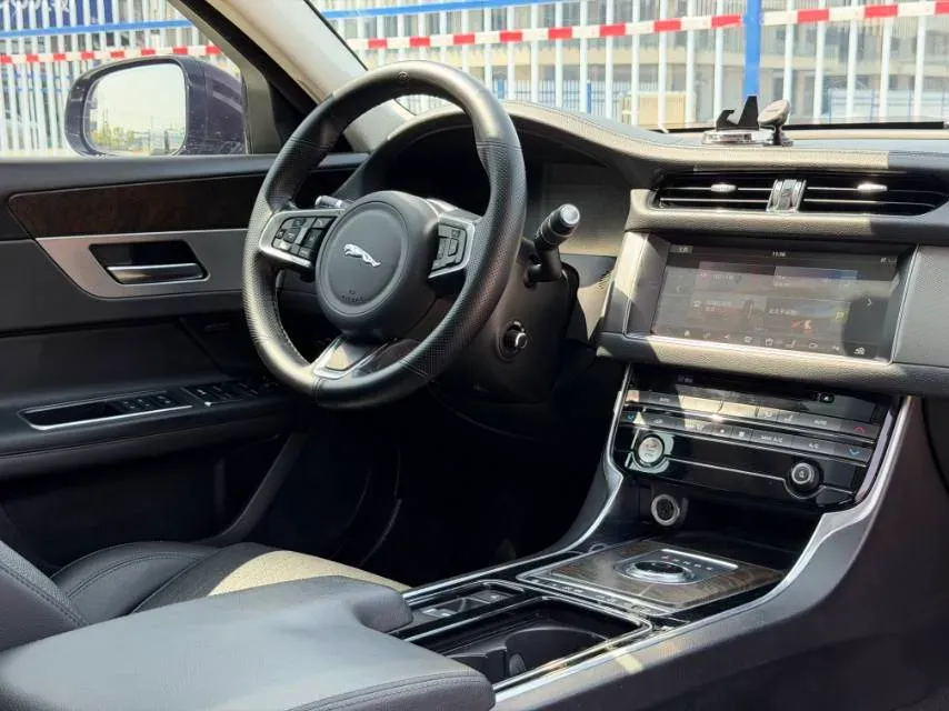 2018 Mercedes-Benz E Class 2.0T 184HP L4 9AT,autocango,china used car exporter,china ev exporter,chinese used car exporter,chinese used ev exporter