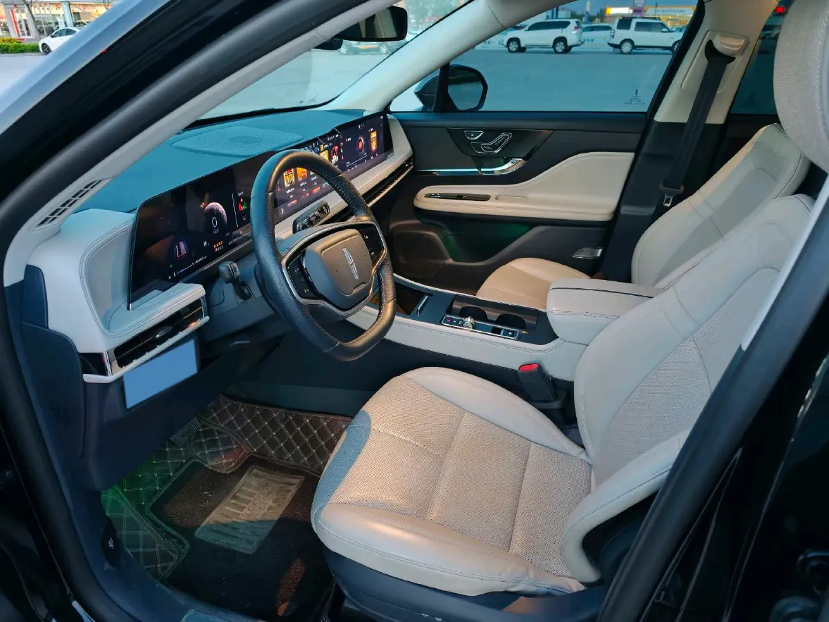 2023 Lincoln Corsair 2.0T 261HP L4 8AT,autocango,china used car exporter,china ev exporter,chinese used car exporter,chinese used ev exporter