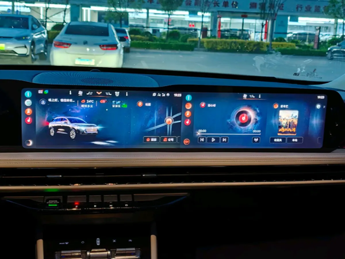 2023 Lincoln Corsair 2.0T 261HP L4 8AT,autocango,china used car exporter,china ev exporter,chinese used car exporter,chinese used ev exporter