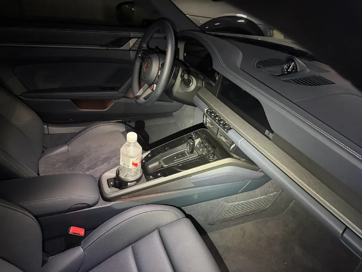 2025 Porsche 911 3.0T 394HP H6 8DCT,autocango,china used car exporter,china ev exporter,chinese used car exporter,chinese used ev exporter