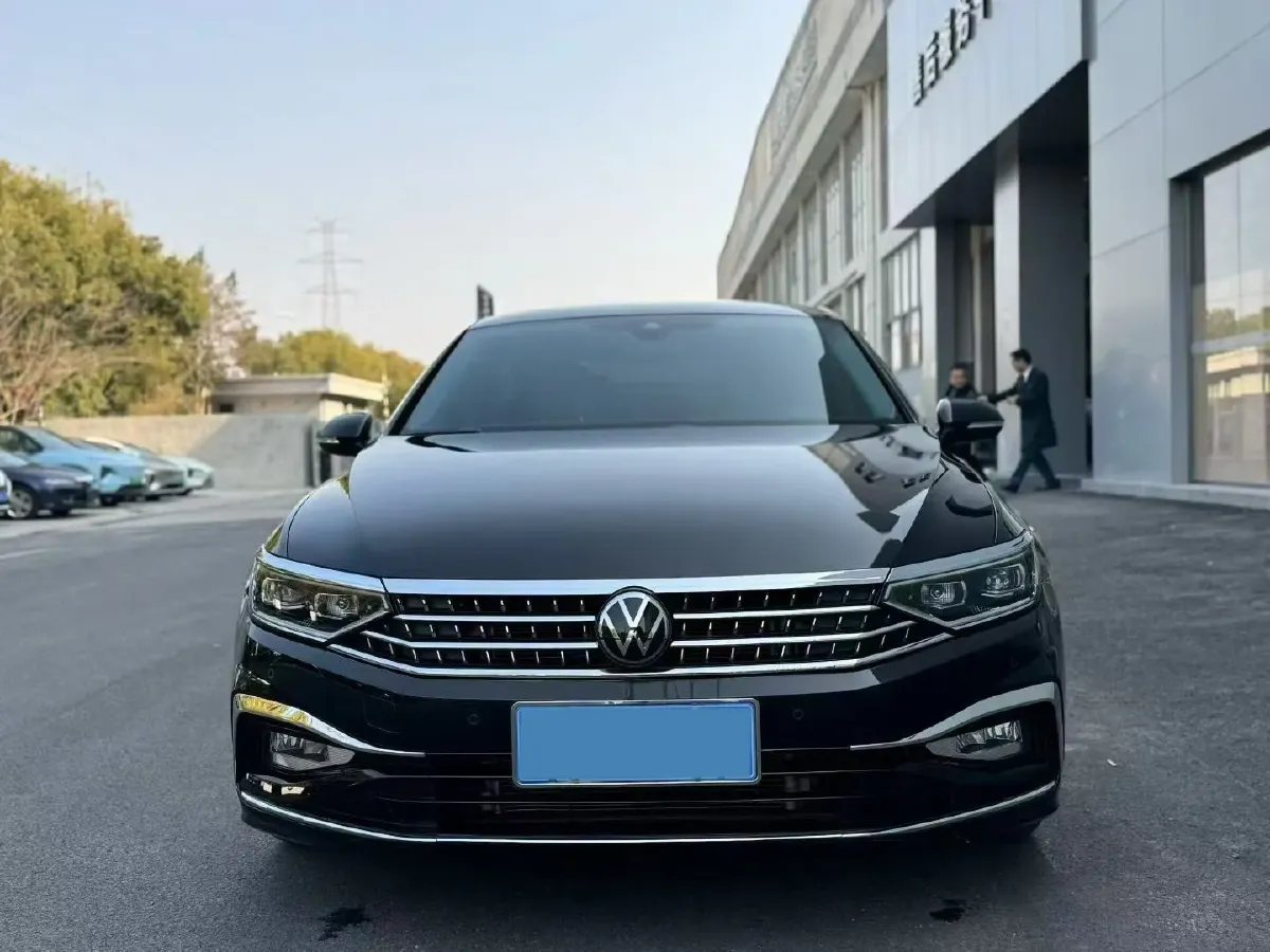 2023 Volkswagen Magotan 2.0T 186HP L4 7DCT,autocango,china used car exporter,china ev exporter,chinese used car exporter,chinese used ev exporter