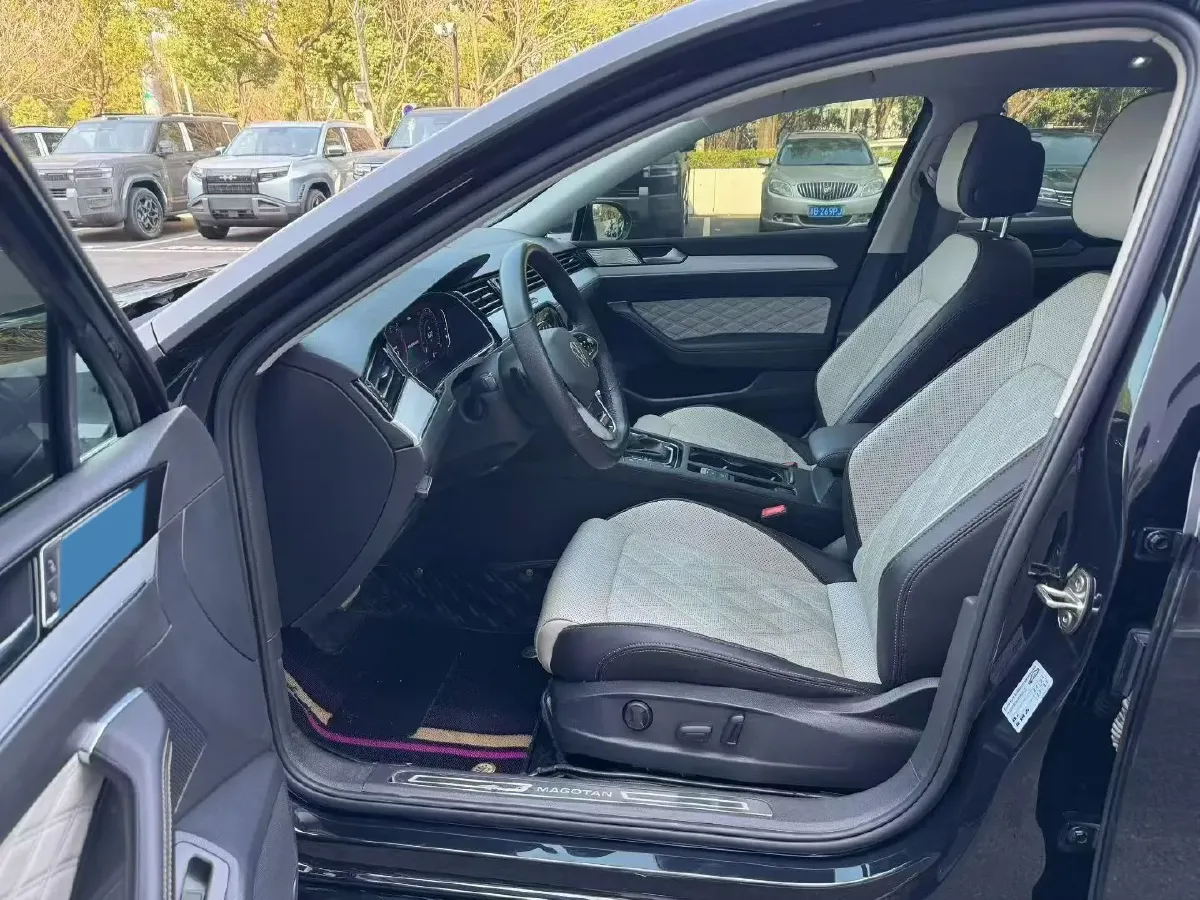 2023 Volkswagen Magotan 2.0T 186HP L4 7DCT,autocango,china used car exporter,china ev exporter,chinese used car exporter,chinese used ev exporter