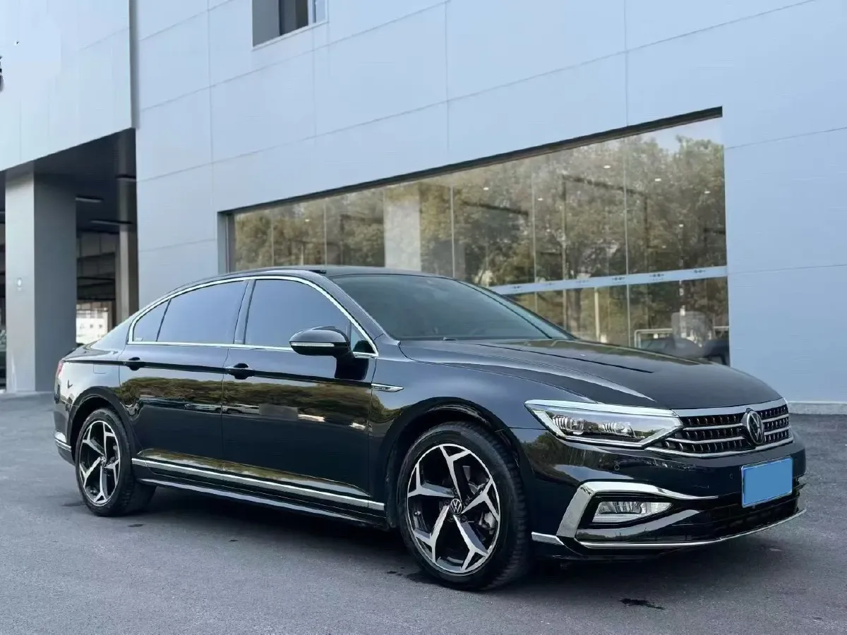 2023 Volkswagen Magotan 2.0T 186HP L4 7DCT,autocango,china used car exporter,china ev exporter,chinese used car exporter,chinese used ev exporter