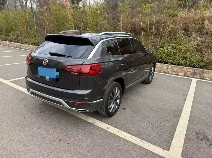 2019 Jeep Cherokee 2.0T 265HP L4 9AT,autocango,china used car exporter,china ev exporter,chinese used car exporter,chinese used ev exporter