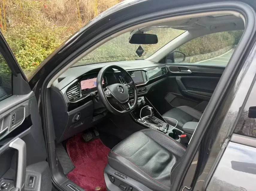 2019 Jeep Cherokee 2.0T 265HP L4 9AT,autocango,china used car exporter,china ev exporter,chinese used car exporter,chinese used ev exporter