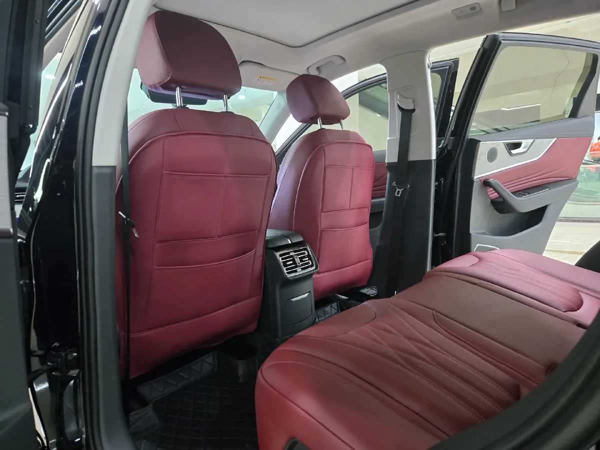 2025 HongQi HS5 2.0T 252HP L4 8AT,autocango,china used car exporter,china ev exporter,chinese used car exporter,chinese used ev exporter