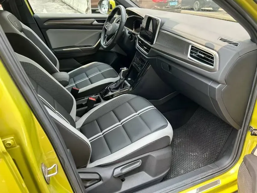 2023 Volkswagen T-Roc 1.5T 160HP L4 7DCT,autocango,china used car exporter,china ev exporter,chinese used car exporter,chinese used ev exporter
