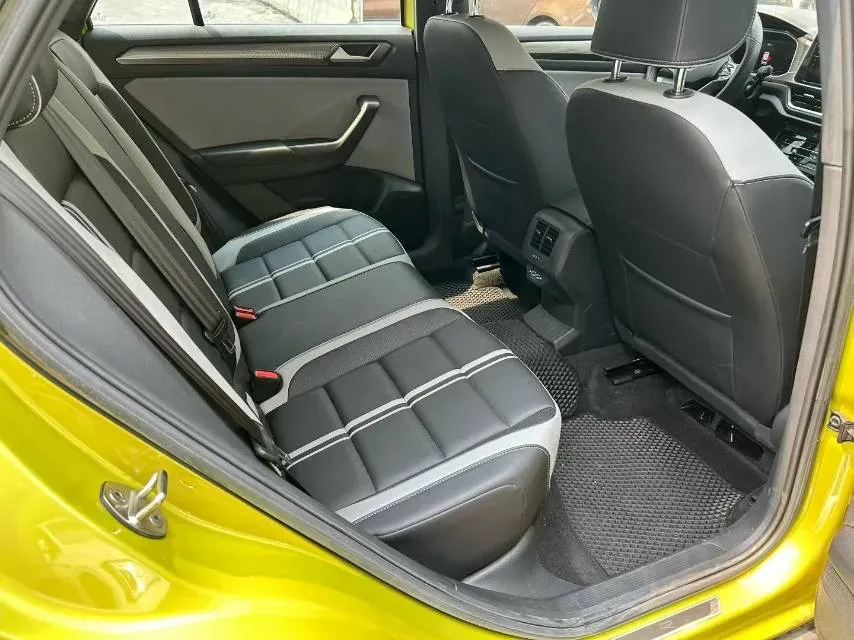 2023 Volkswagen T-Roc 1.5T 160HP L4 7DCT,autocango,china used car exporter,china ev exporter,chinese used car exporter,chinese used ev exporter