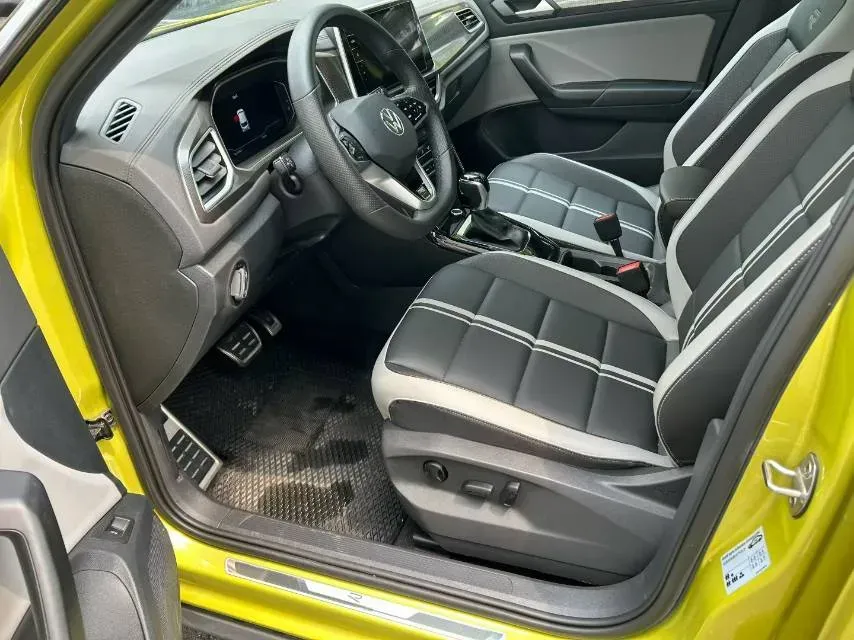 2023 Volkswagen T-Roc 1.5T 160HP L4 7DCT,autocango,china used car exporter,china ev exporter,chinese used car exporter,chinese used ev exporter