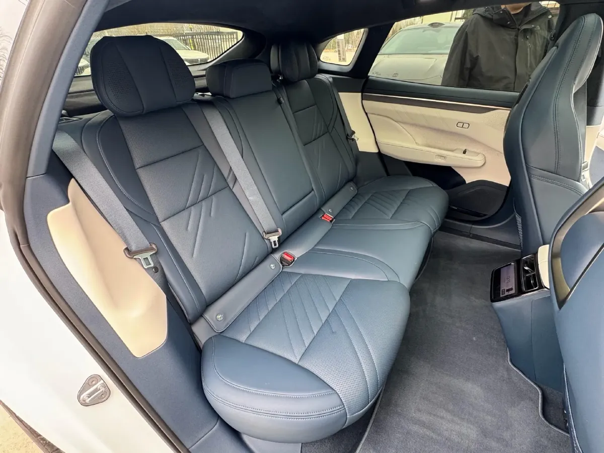 2025 Zeekr 001 BEV 100KWH,autocango,china used car exporter,china ev exporter,chinese used car exporter,chinese used ev exporter