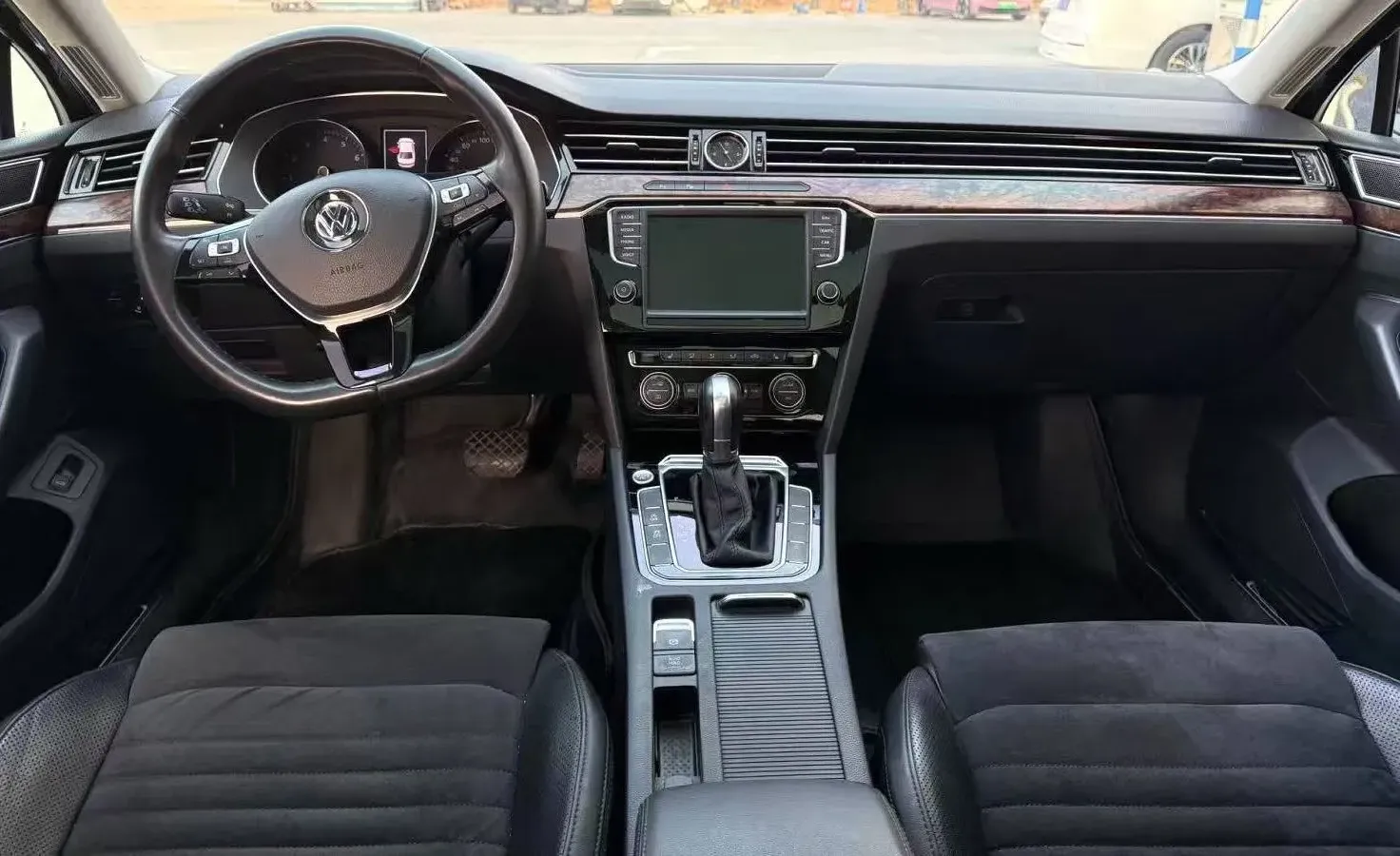 2018 Volkswagen Magotan 1.8T 180HP L4 7DCT,autocango,china used car exporter,china ev exporter,chinese used car exporter,chinese used ev exporter