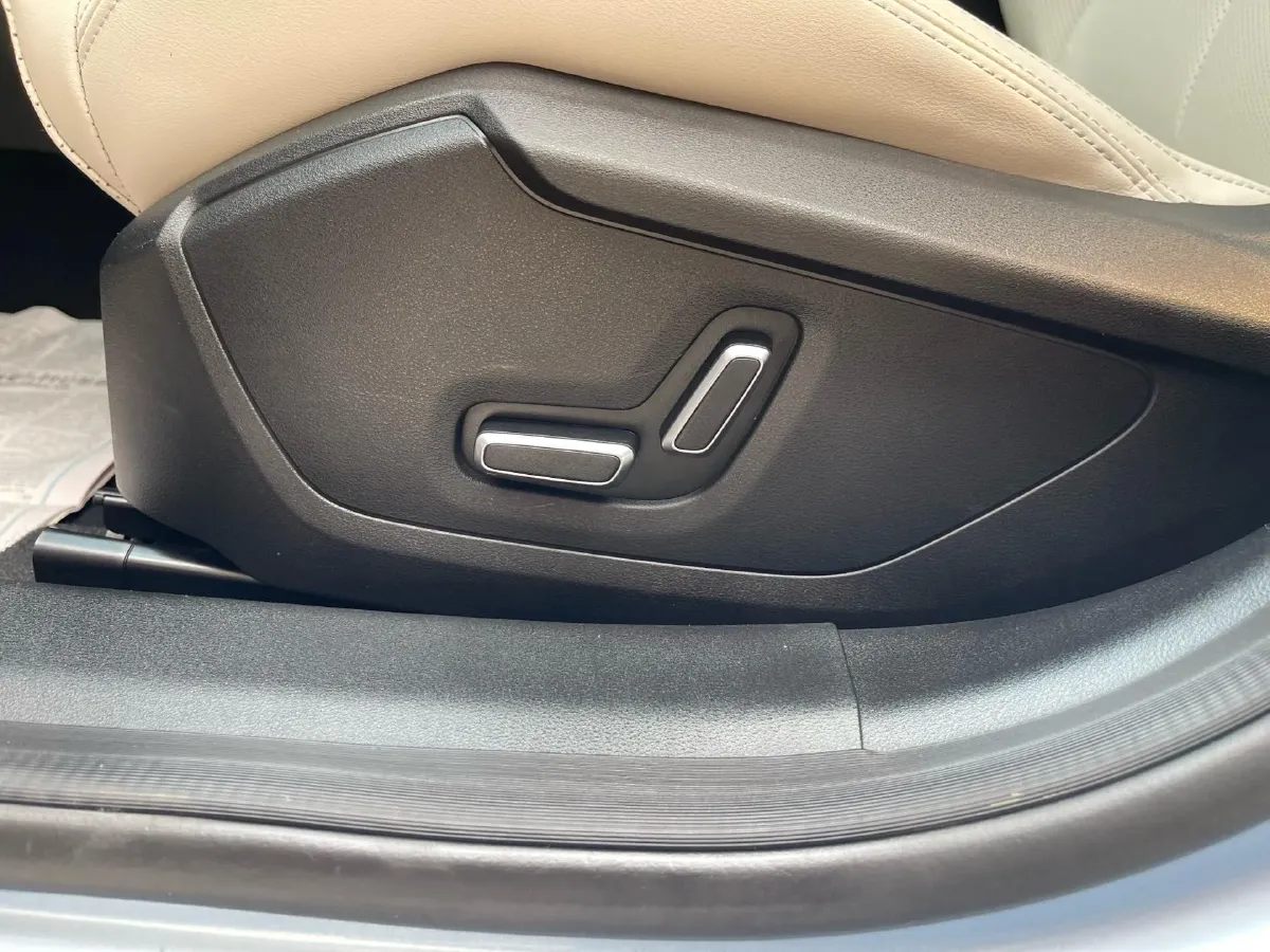 2023 Geely Azkarra 1.5T 181HP L4 7DCT,autocango,china used car exporter,china ev exporter,chinese used car exporter,chinese used ev exporter