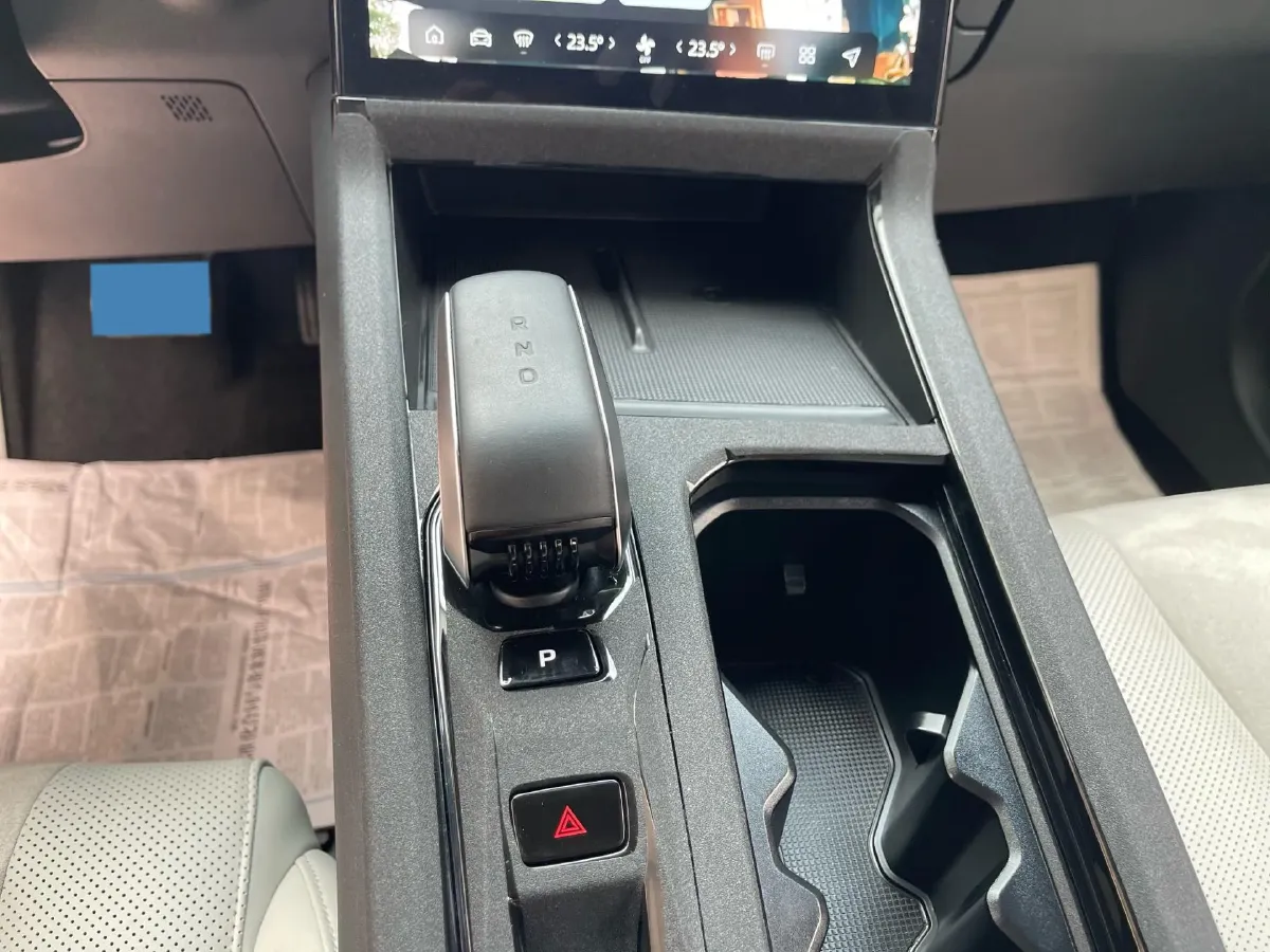 2023 Geely Azkarra 1.5T 181HP L4 7DCT,autocango,china used car exporter,china ev exporter,chinese used car exporter,chinese used ev exporter