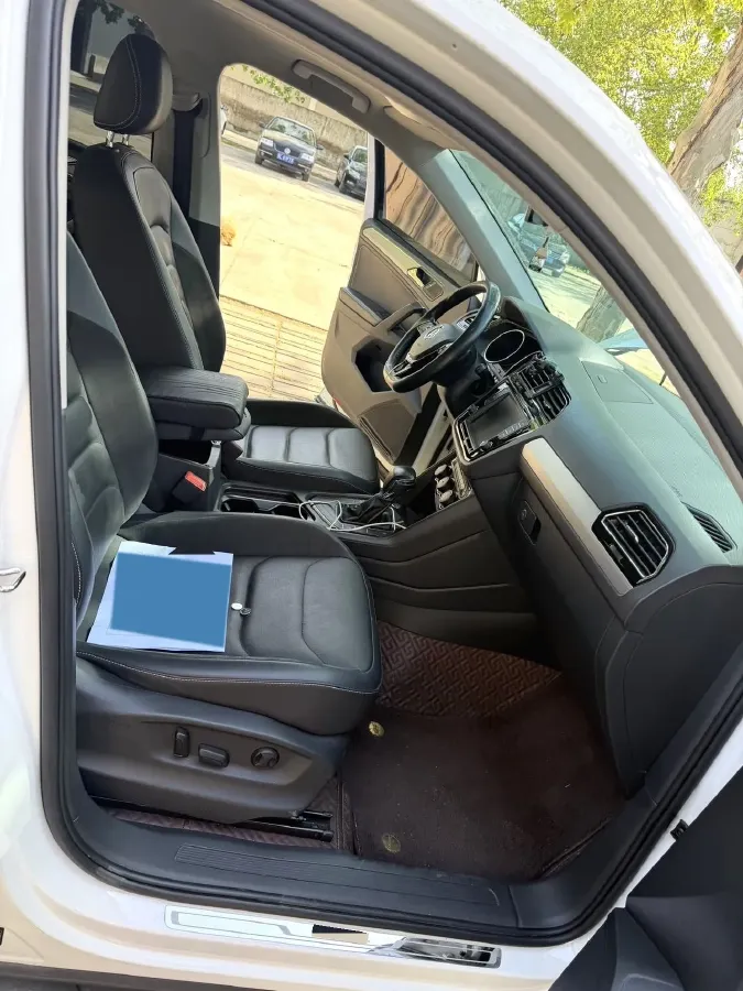 2018 Volkswagen Tiguan L 2.0T 186HP L4 7DCT,autocango,china used car exporter,china ev exporter,chinese used car exporter,chinese used ev exporter