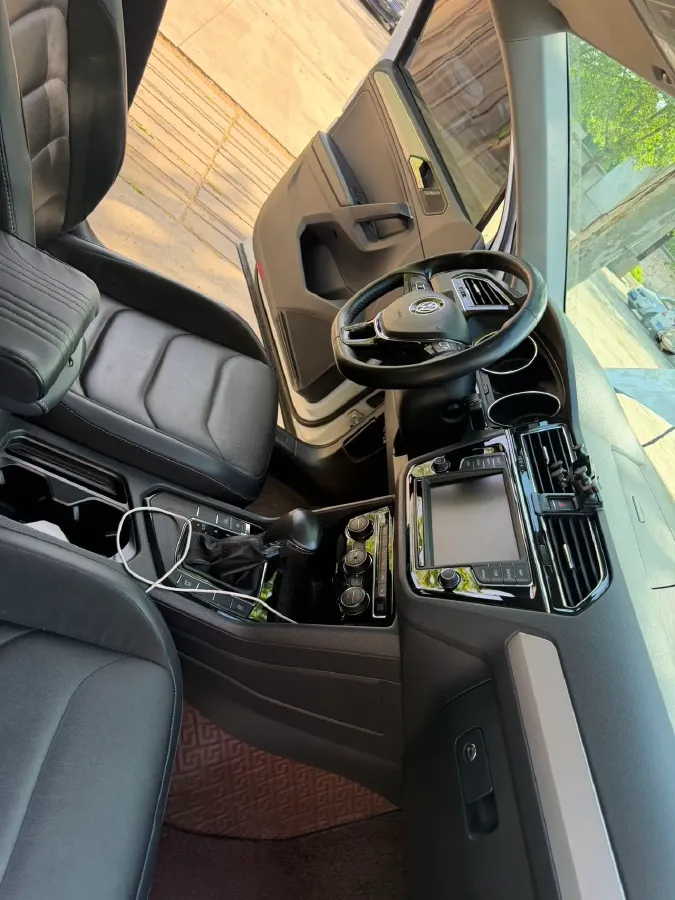 2018 Volkswagen Tiguan L 2.0T 186HP L4 7DCT,autocango,china used car exporter,china ev exporter,chinese used car exporter,chinese used ev exporter