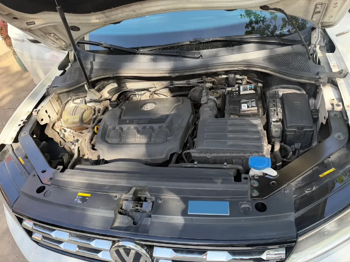 2018 Volkswagen Tiguan L 2.0T 186HP L4 7DCT,autocango,china used car exporter,china ev exporter,chinese used car exporter,chinese used ev exporter