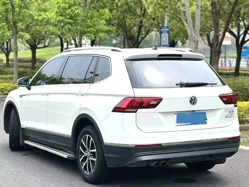 2018 Volkswagen Tiguan L 2.0T 186HP L4 7DCT,autocango,china used car exporter,china ev exporter,chinese used car exporter,chinese used ev exporter