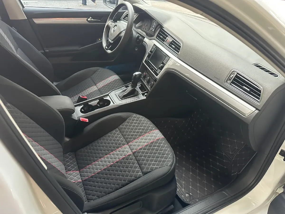 2019 Volkswagen T-Cross 1.4T 150HP L4 7DCT,autocango,china used car exporter,china ev exporter,chinese used car exporter,chinese used ev exporter